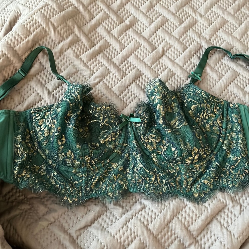 Emerald green & gold Victoria’s Secret dream angels push-up bra with no padding